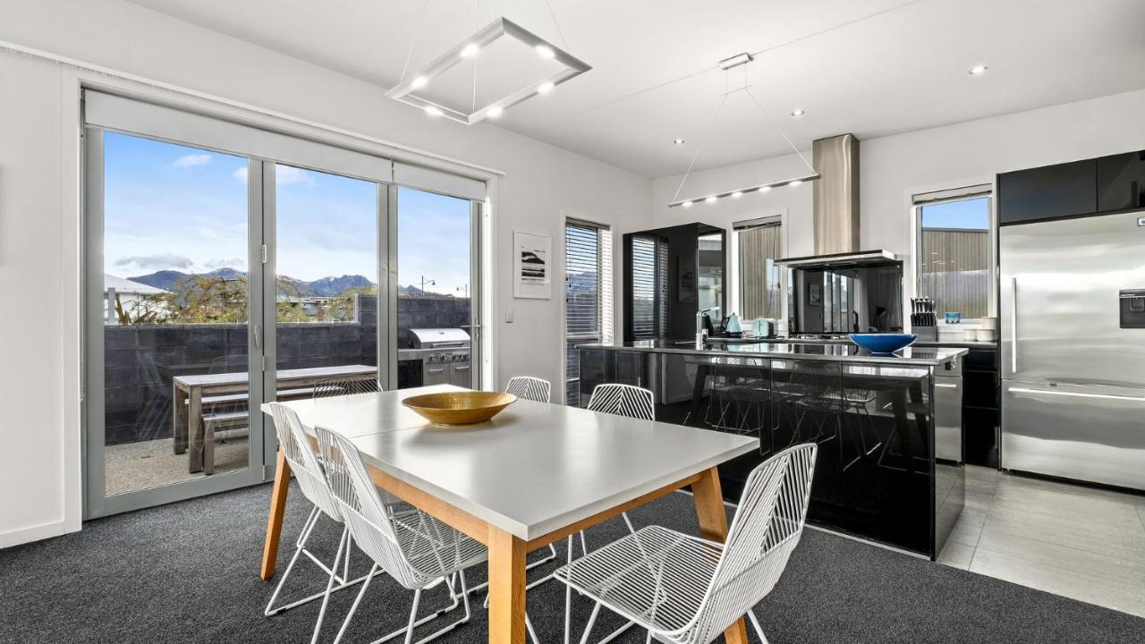 Villa Infinity And Beyond à Wanaka Extérieur photo